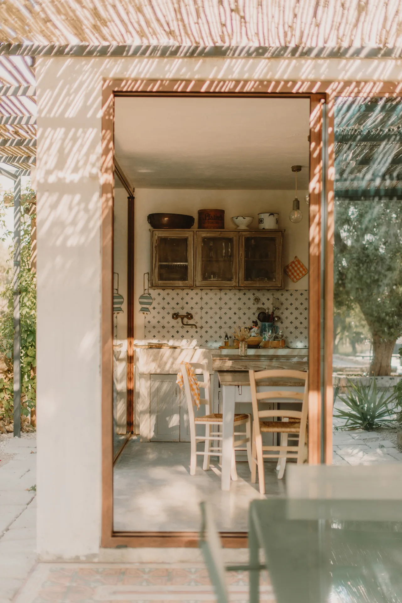 The kitchen seen through the open door from the veranda